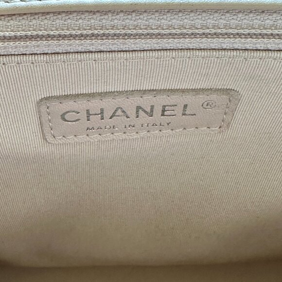 Chanel Boy Flap Bag Quilted Lambskin - Picture 7 of 15